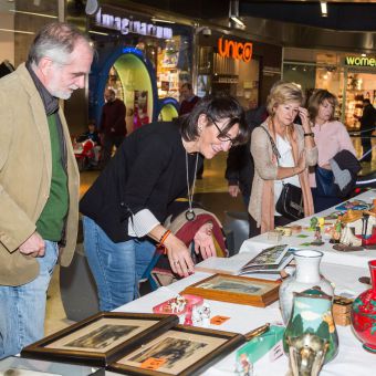 Una veintena de asociaciones participaron este sábado en el 'Mercadillo Solidario' que organiza el Consistorio