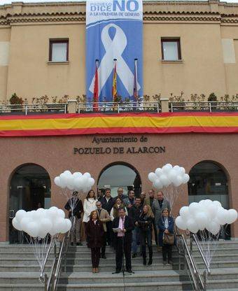 Pozuelo de Alarcón pone de manifiesto su rechazo a la violencia de género y apoyo a las víctimas con un minuto de silencio