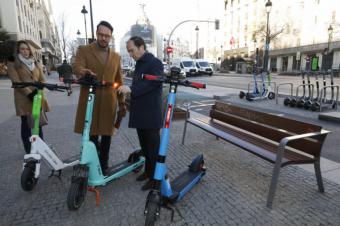 Los nuevos patinetes eléctricos compartidos que operarán en Madrid no permitirán la circulación ni el estacionamiento en zonas indebidas