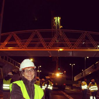 Ya está colocada la nueva pasarela que mejorará la conexión ciclista y peatonal entre Pozuelo y Majadahonda