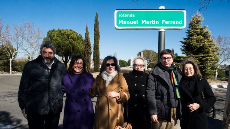 El Ayuntamiento dedica una de las principales glorietas de acceso a la ciudad al periodista Manuel Martin Ferrand