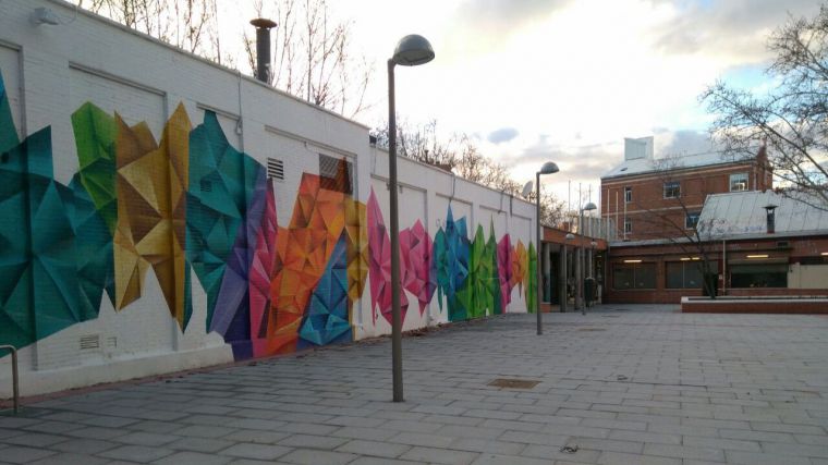 Renovada una plaza en Valdezarza para dedicarla a los y las Poetas