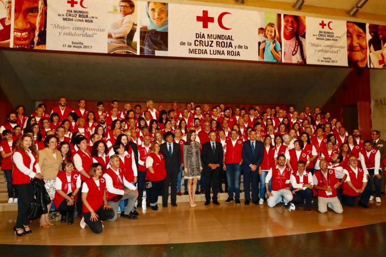 S.M. la Reina ha entregado las medallas de oro de Cruz Roja Española