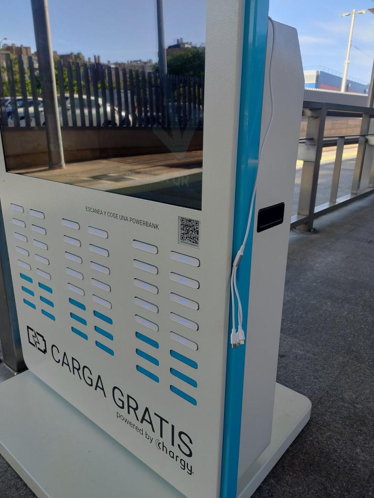 Metro Ligero Oeste ofrece un servicio de alquiler gratuito de power banks gracias al acuerdo firmado con Chargy
