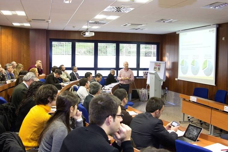 Alumnos de postgrado en el Aula Magna de ESIC