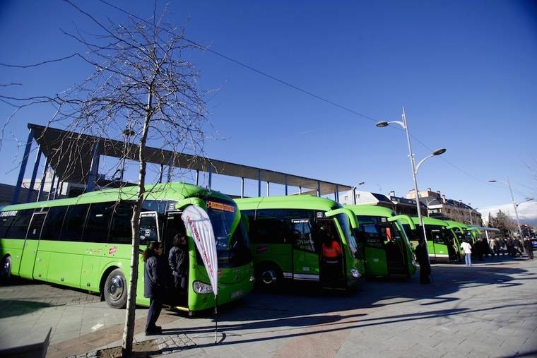 La Comunidad renueva los autobuses interurbanos de municipios del corredor de la A-6