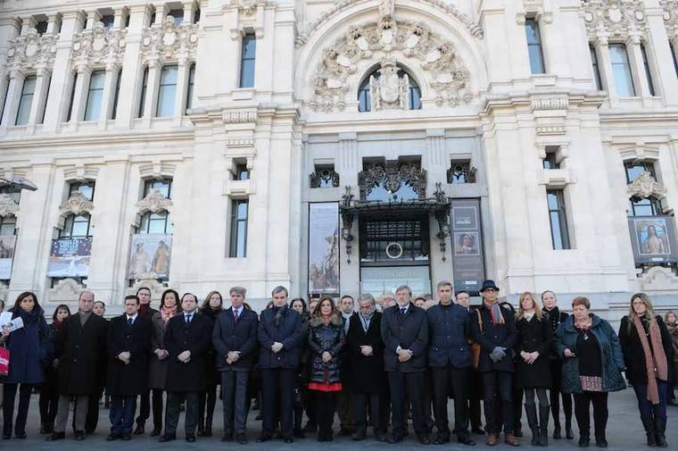 Silencio en Madrid en repulsa por el ataque terrorista a Charlie Hebdo