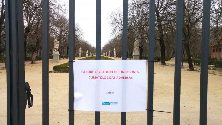 El Retiro y otros ocho parques cerrarán esta tarde por viento y altas temperaturas