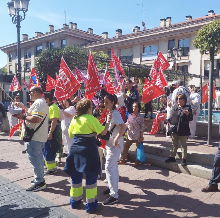 El personal de la contrata municipal de limpieza vuelve a salir a la calle para exigir al Ayuntamiento soluciones urgentes ante retrasos en sus nóminas