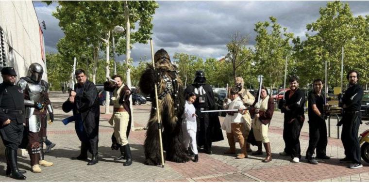 El mercado del juguete de Madrid celebra el día de la fuerza este '4 de mayo contigo'