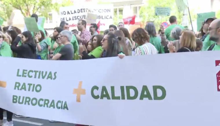 La huelga de educación de ayer, según los sindicatos, alcanzó más del 65%, mientras que la Comunidad lo reduce al 24,5%.