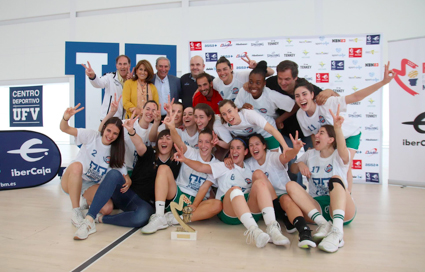 La Universidad Francisco de Vitoria (Madrid) renueva su patrocinio con el primer equipo femenino del Club Baloncesto Pozuelo