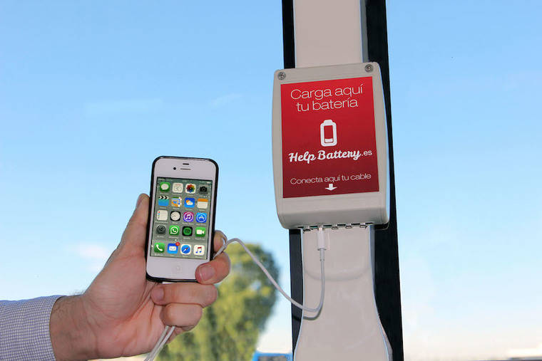 Dispositivo para cargadores USB en autobuses de la flota de la EMT.
