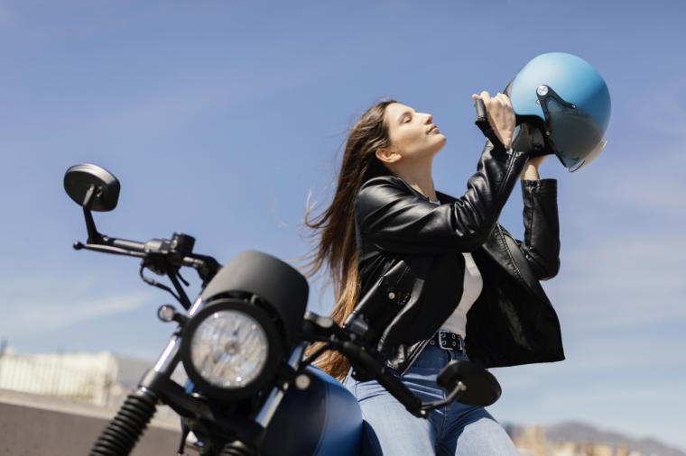 Cómo circular protegidos en moto en verano sin pasar calor