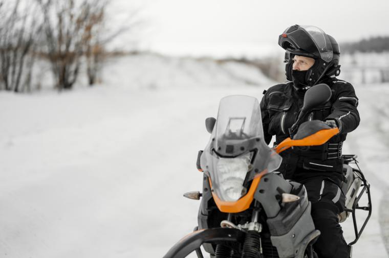 Cómo circular en moto seguros con mal tiempo