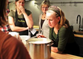 Mujeres en gastronomía firma un acuerdo con Scoolinary
