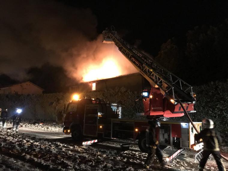 Extinguido un aparatoso incendio en un chalet de Pozuelo de Alarcón