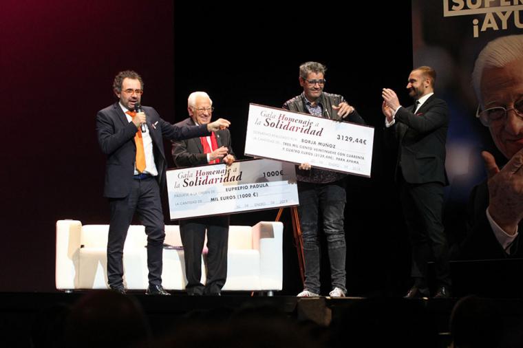 El Padre Ángel recibe un homenaje sorpresa durante una Gala Benéfica en Alcobendas