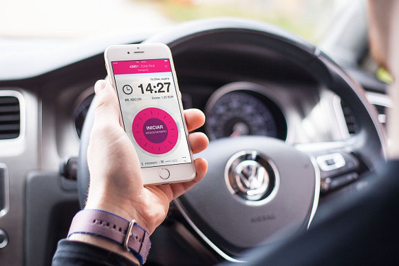 Los conductores de Pozuelo de Alarcón pagarán el aparcamiento en zona regulada a través del móvil con EasyPark