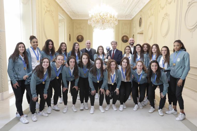 Garrido homenajea a la selección española femenina de fútbol Sub-17, campeona del mundo