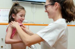 El Hospital Gregorio Marañón desarrolla un programa pionero en rehabilitación de niños con cardiopatías