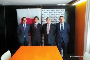 Felipe Llano Fernandez, director adjunto a la Dirección General ESIC; Raúl Moreno Guerra, director de Responsabilidad Social y de la Fundación Banco Popular Español; Francisco Javier Larrea Pascal, secretario general de ESIC; y Miguel Alique Alonso, apoderado de Instituciones Religiosas de Banco Popular Español.