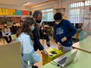 La Comunidad dotará con 3.000 euros y material específico a los centros educativos que se sumen durante este curso al Plan STEMadrid