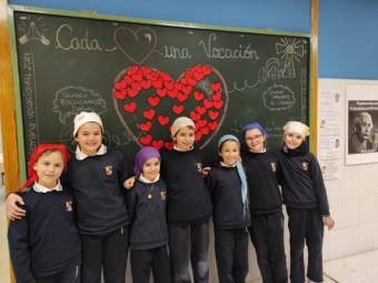 Everest School apoya la lucha contra el cáncer infantil con el “Pañuelo Challenge”