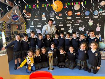 Sergio Llull lleva la Copa del Rey de Baloncesto a Everest School