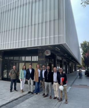 La candidata del PP a la alcaldía de Pozuelo visita el espacio comercial La Estación