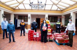 El Ayuntamiento lleva un gran lote de alimentos y productos a la Iglesia Asunción de Nuestra Señora para entregar a las personas con especial necesidad