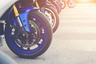 ¿Cuáles son las diferencias entre los frenos ABS y los CBS en las motos?