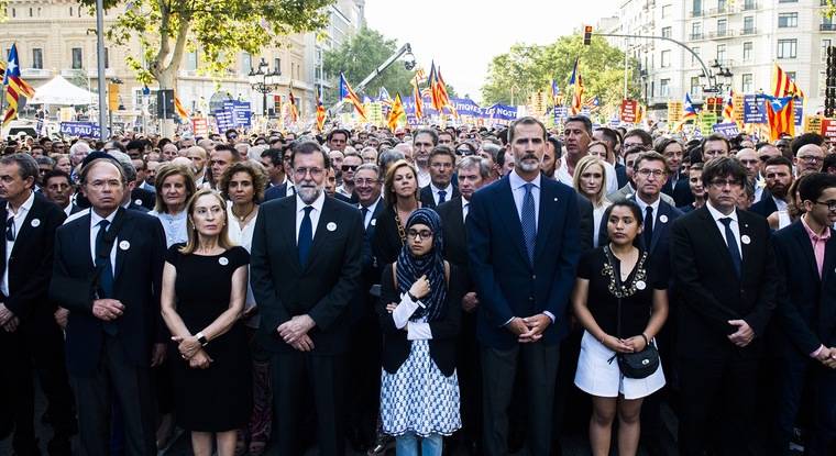Cifuentes en la manifestación de Barcelona en nombre de todos los madrileños