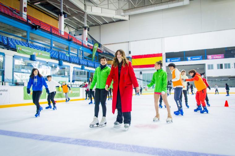 La patinadora Sara Hurtado participa en el programa municipal ¡Chicas, el deporte nos hace poderosas!