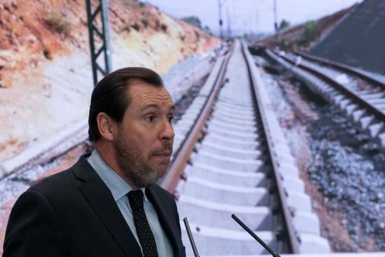 La línea de alta velocidad a Valencia, gravemente dañada por la DANA, tardará 2-3 semanas en volver a funcionar
