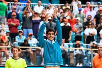 Carlos Alcaraz levanta su primer Masters 1000 en Miami ante Casper Ruud