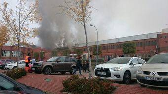 Intoxicadas dos personas por un incendio en el polideportivo El Torreón de Pozuelo