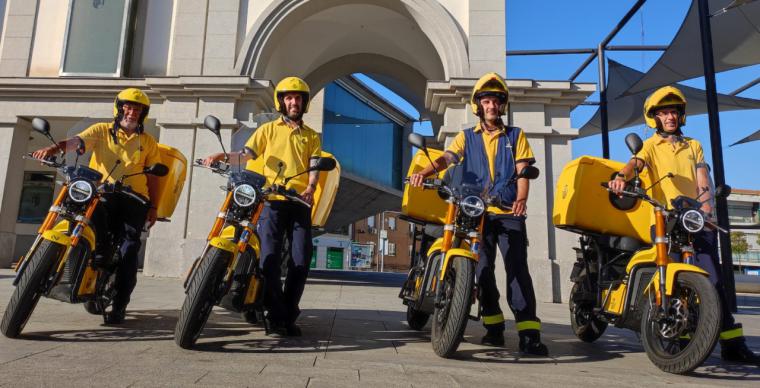 Correos incorpora ocho motos eléctricas ciberseguras a su flota de reparto en Pozuelo de Alarcón