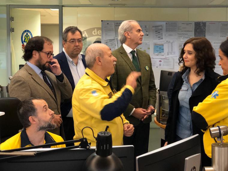 El primer teniente de Alcalde del Ayuntamiento de Pozuelo de Alarcón acompaña a la presidenta de la Comunidad de Madrid en su visita al Centro de Emergencias 112