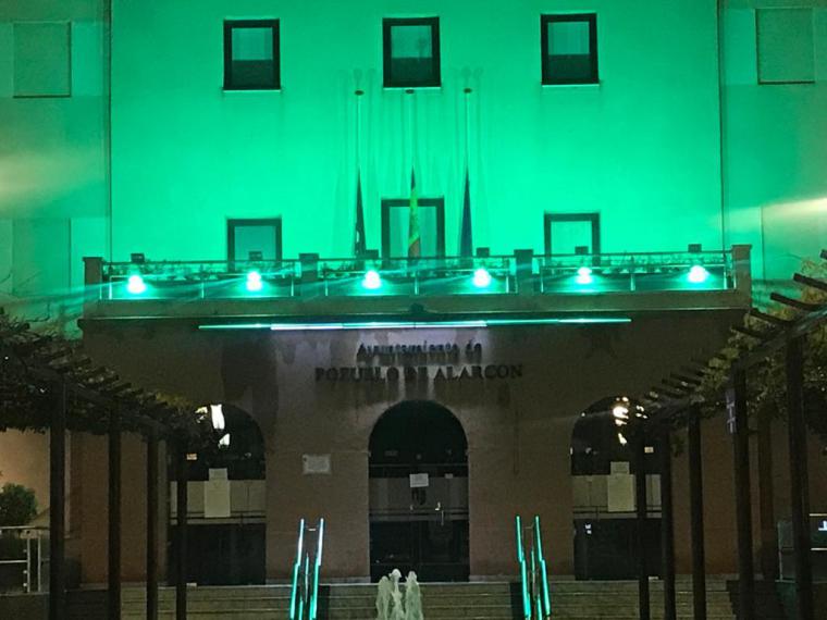 Pozuelo de Alarcón ilumina con luz verde la fachada del Ayuntamiento para expresar el apoyo y agradecimiento de la ciudad a la labor de sanitarios y resto de personal que trabajan para acabar con el covid19