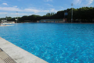 Piscina pública en el centro deportivo Parque de Puerta de Hierro