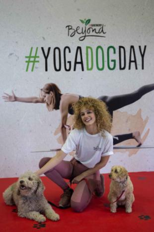 El Yoga Dog Day de Purina Beyond vuelve a Madrid con la actriz Esther Acebo y sus mascotas como embajadoras de honor