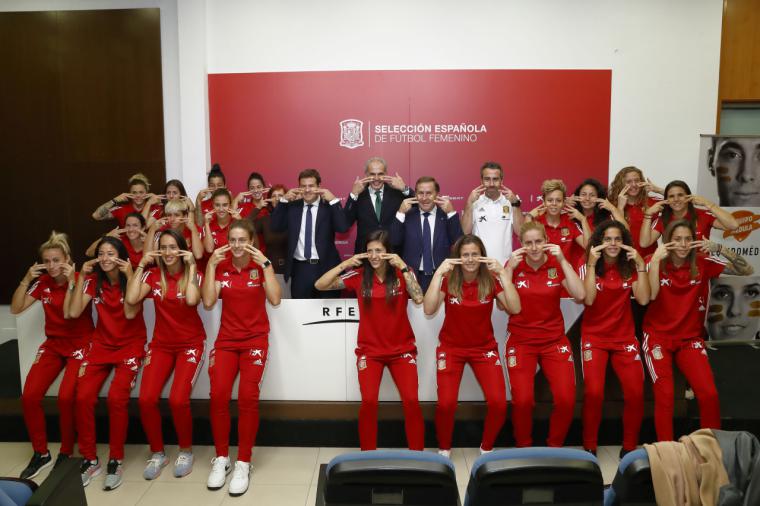La Selección Española Femenina de Fútbol se suma a la campaña de la Comunidad para promover la donación de médula