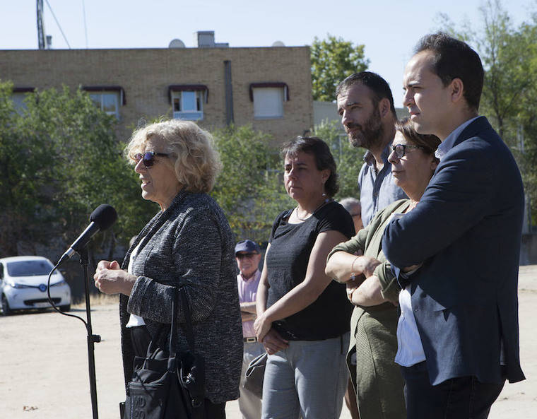 La alcaldesa Manuela Carmena, los concejales Nacho Murgui, Inés Sabanés y José Manuel Calvo, han recorrido junto a la concejal del distrito, Marta Gómez Lahoz, diversas instalaciones.