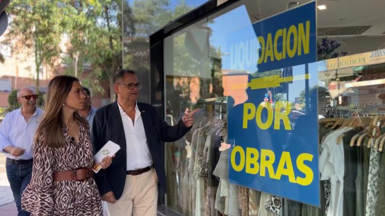 Los comerciantes de la calle Cirilo Palomo, abandonados por el Gobierno municipal del Partido Popular