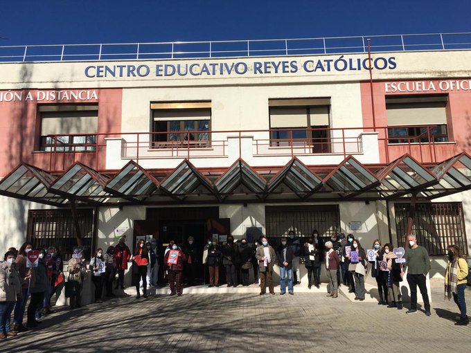La Escuela Oficial de Idiomas de Pozuelo guarda un minuto de silencio por el asesinato de la vecina de Pozuelo de Alarcón