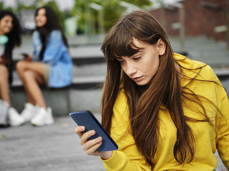 Casi 6 de cada 10 jóvenes de entre 18 y 24 años reconoce haber recibido mensajes hirientes o insultos a través de su smartphone