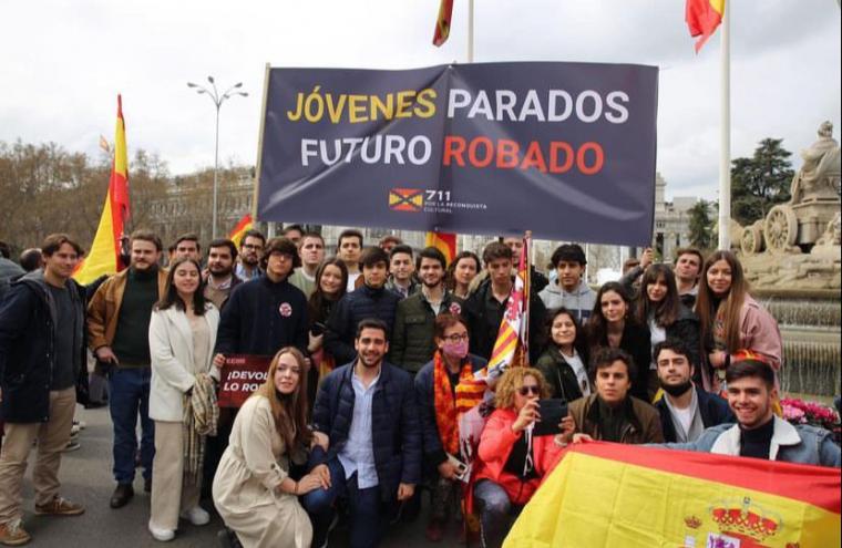 Los jóvenes de VOX Pozuelo toman la calle