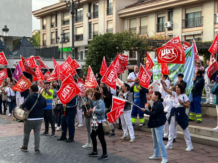 Los trabajadores de la limpieza exigen al Ayuntamiento que saquen el pliego de la contrata que caducó el pasado mes de agosto