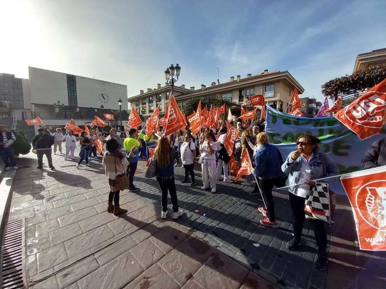 El PSOE de Pozuelo denuncia que el personal de la contrata de limpieza del Ayuntamiento no ha cobrado. La alcaldesa asegura que mañana se aprobará una nueva empresa